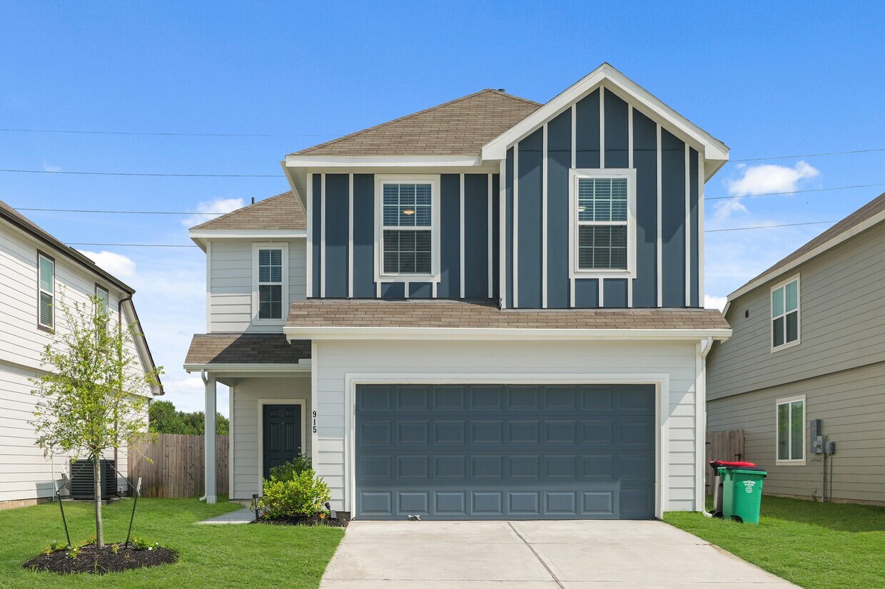Foto principal - 915 Luke Darrell Dr