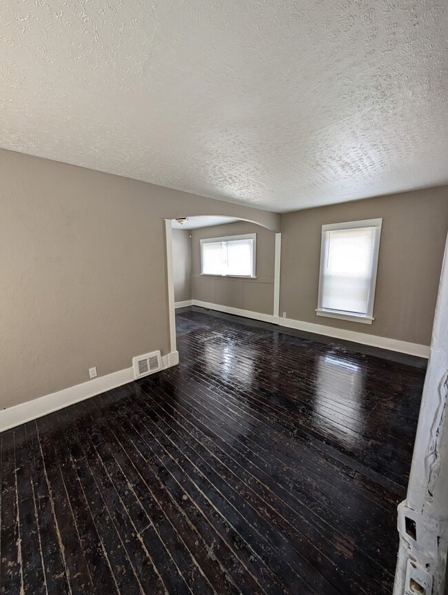 Foto del edificio - 1705 Burlingame Ave SW