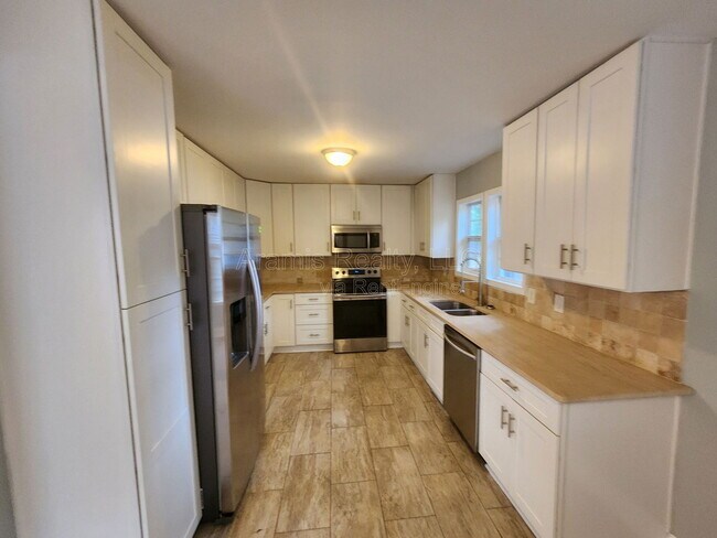 Building Photo - 1733 Beecher St SW