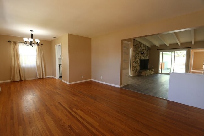 Building Photo - Home in North Kentwood Neighborhood of Wes...
