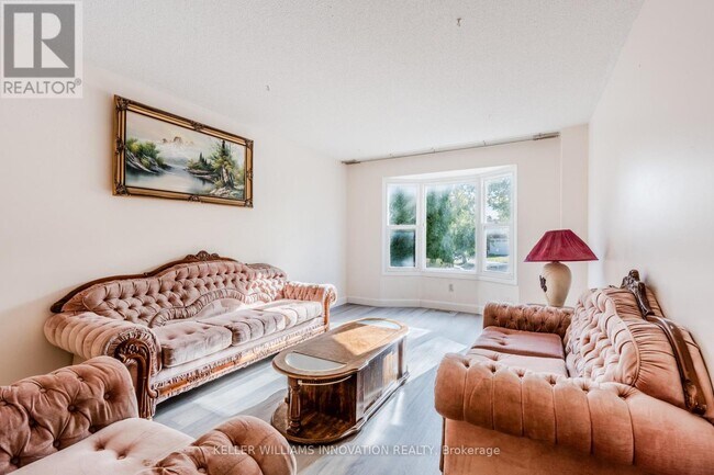 Building Photo - 8 Dingwall Ct