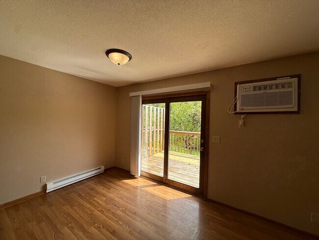 Foto del edificio - 624 Saxonwood Rd