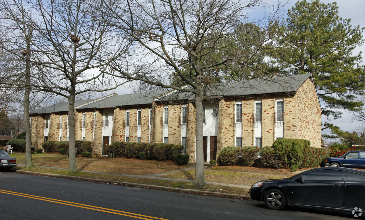 Primary Photo - 800-804 Cherokee Rd