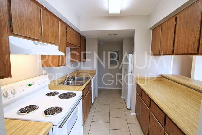 Building Photo - 410 E 9th Ave