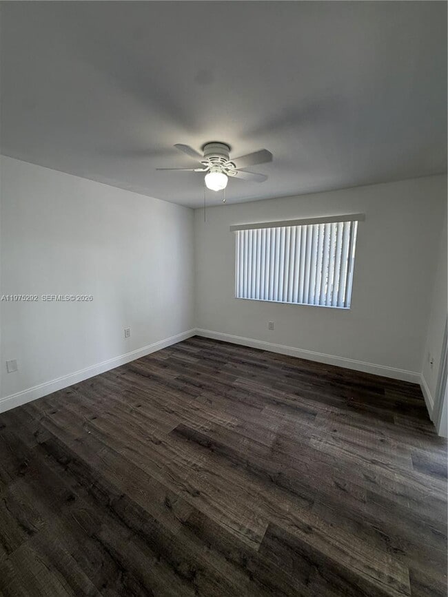 Foto del edificio - 8670 SW 212th St