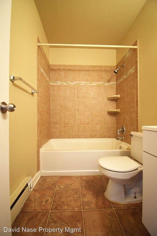 Building Photo - 5025 SW Menlo Dr