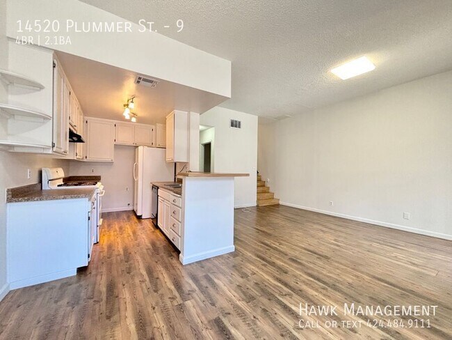Foto del edificio - 14520 Plummer St