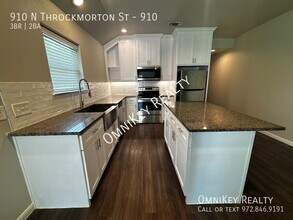 Building Photo - 910-914 N Throckmorton St