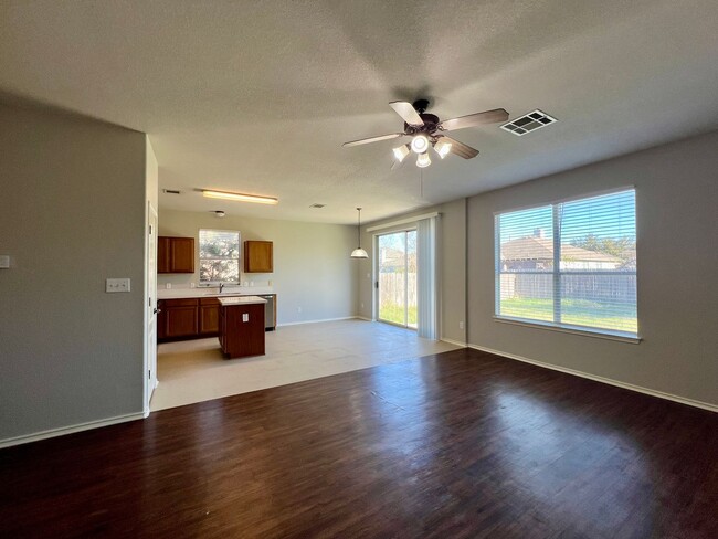 Foto del edificio - 3 BD 2 BA house for Lease: Kyle Tx: Kensin...