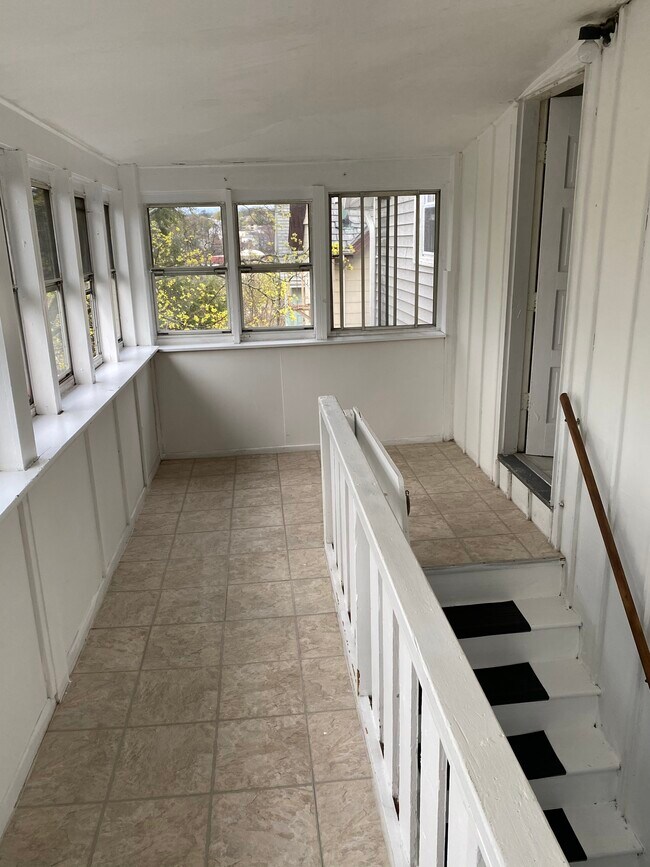 Foto del edificio - 448 Carrington Ave