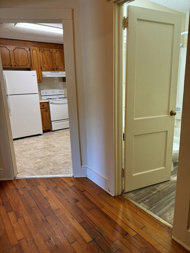 Foto del edificio - 421 Cokesbury Rd