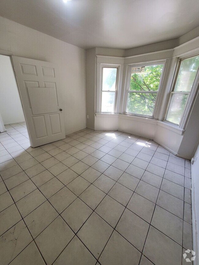 Building Photo - 608-610 W Burleigh St. (Duplex)