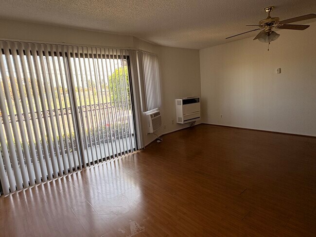 Foto del edificio - 6827 Whitsett Ave