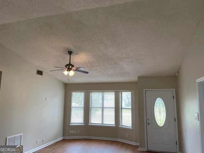 Building Photo - 414 Sunnyside Dr