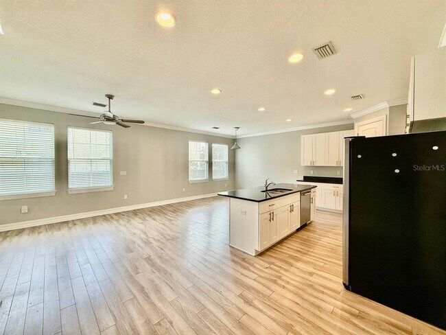 Foto del edificio - 6921 Interbay Blvd