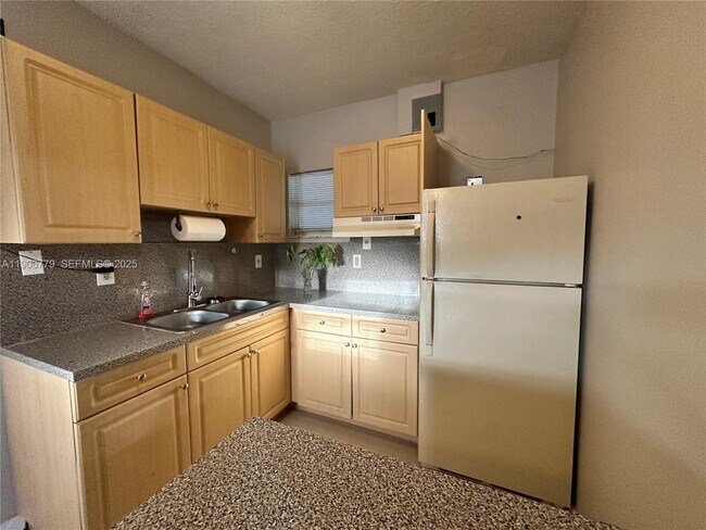 Foto del edificio - 5781 NW 192nd St