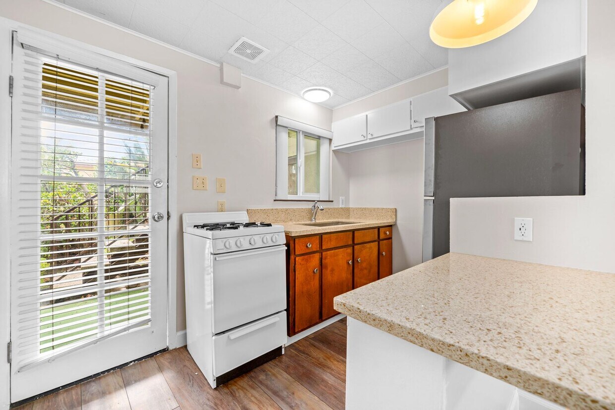 Primary Photo - 1115 Ocean Avenue