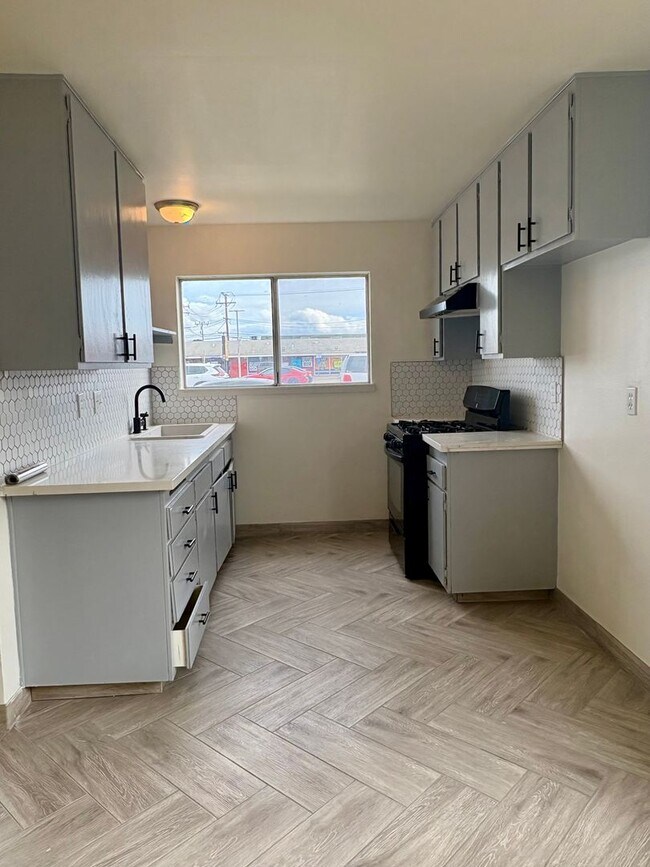 Foto del edificio - 1951 N Ventura Rd