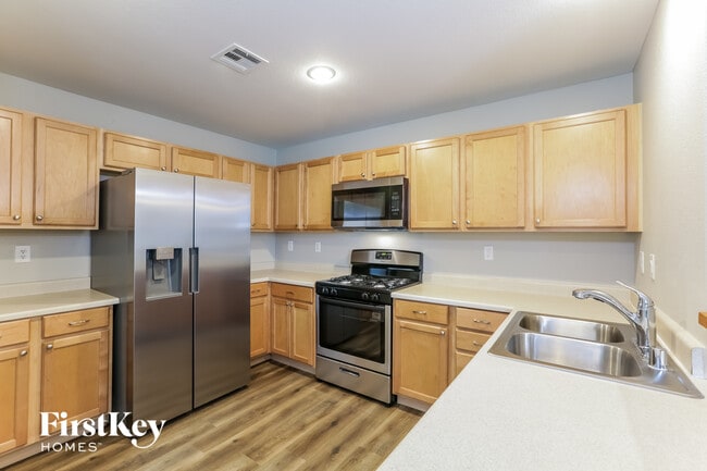 Foto del edificio - 7440 Margollini St