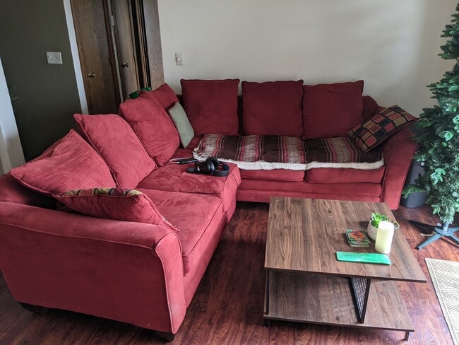 Building Photo - 809 W Ridgeview Dr