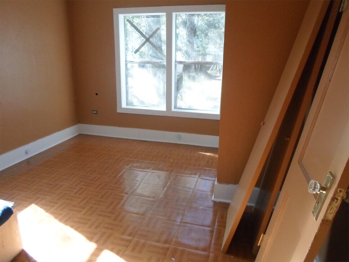 Foto del edificio - 909 E Pershing St