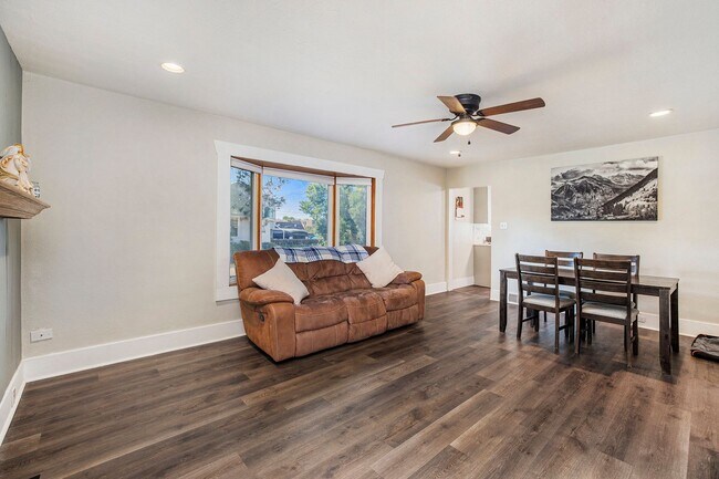 Foto del edificio - 347 W Rafferty Gardens Ave