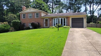 Building Photo - 9227 Talisman Dr
