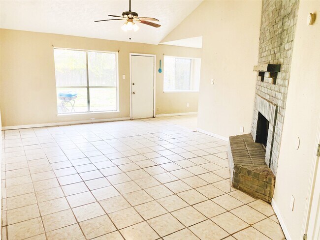 Foto del edificio - 15822 Baybriar Dr