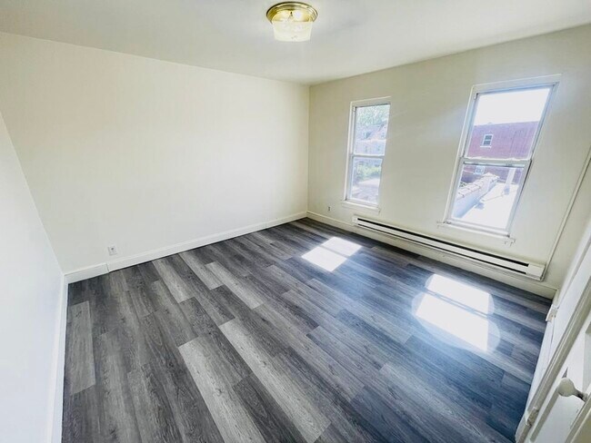 Building Photo - 1308 W Chew St