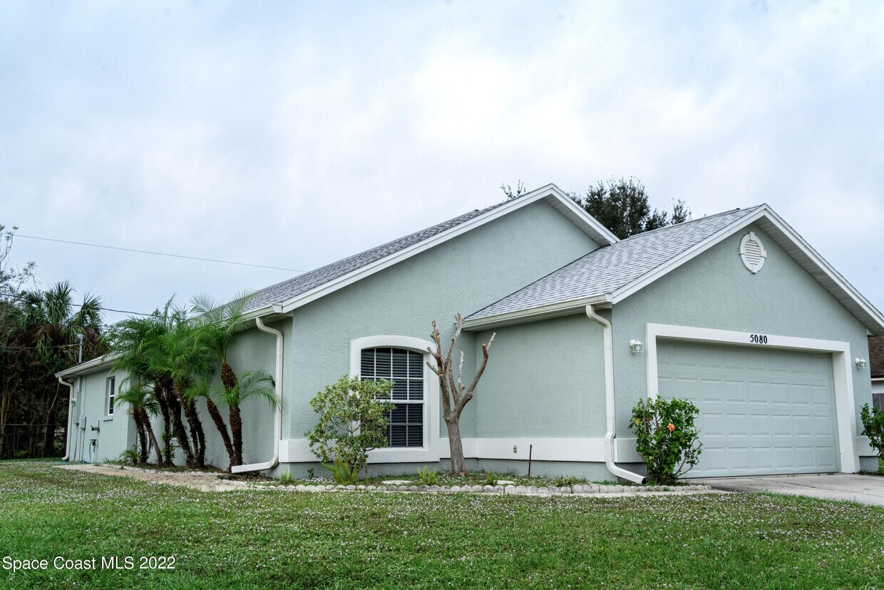Primary Photo - 5080 Volusia Ave