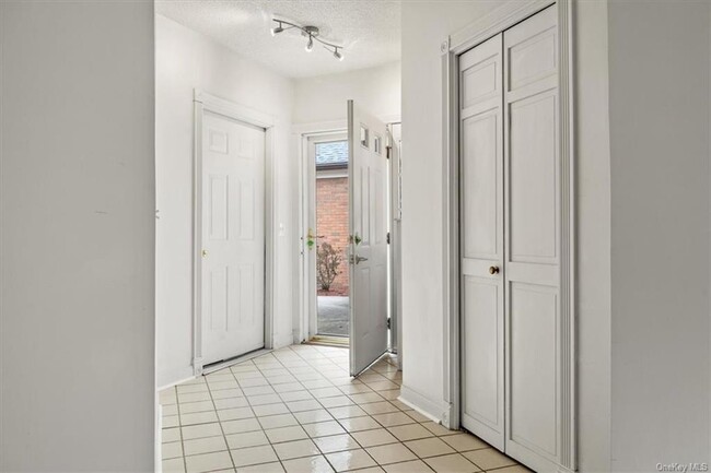 Building Photo - 34 Westbrook Rd