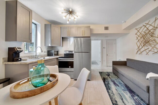 Foto del edificio - 2166 SW 14th Terrace
