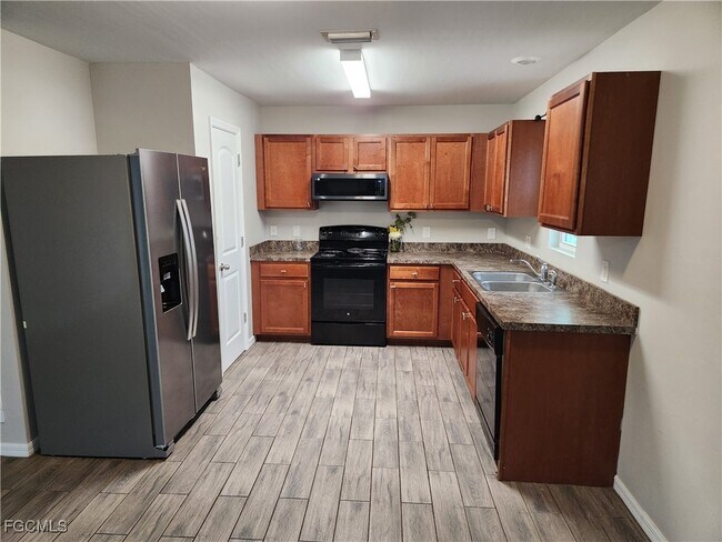 Foto del edificio - 616 NE 24th Terrace