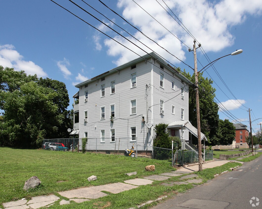 Primary Photo - Valencia Apartments