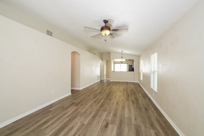 Foto del edificio - 15405 Quail Woods Pl