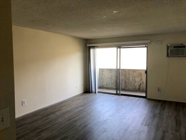 Building Photo - 3720 Clarington Ave