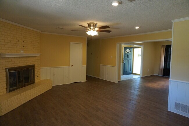 Building Photo - 3410 58th Move In 07/11