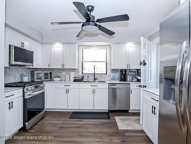 Foto del edificio - 100 Acacia Ave