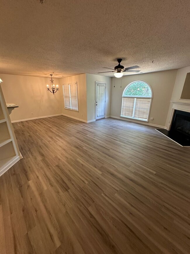 Building Photo - 3475 Forestdale Dr