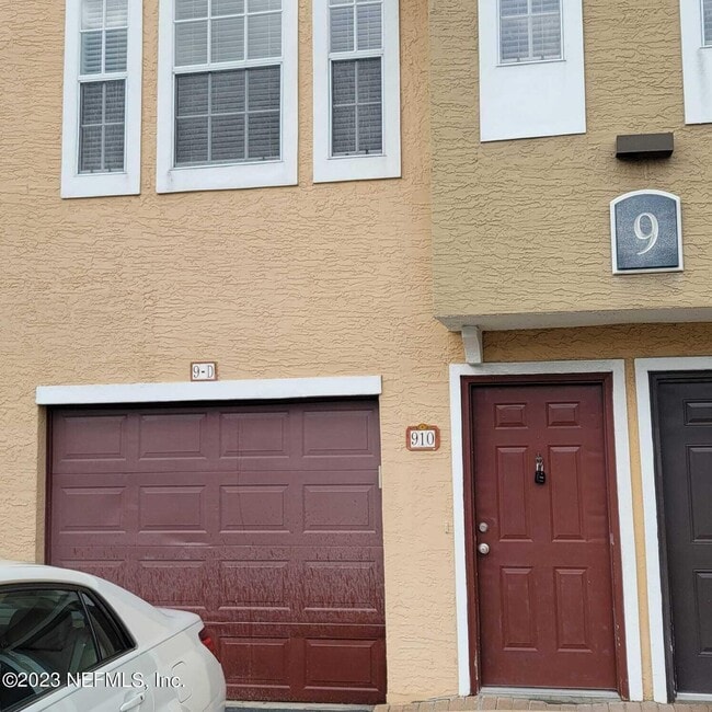 Building Photo - 10075 GATE N Pky