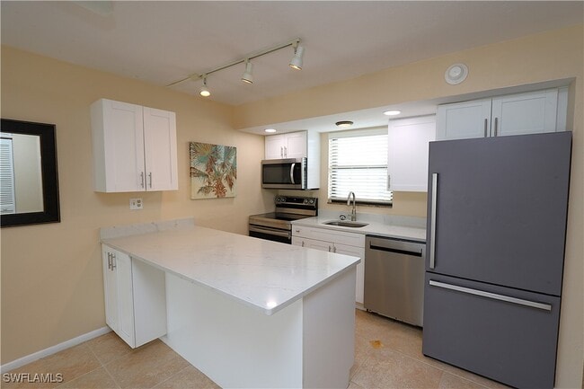 Building Photo - 1023 Anglers Cove