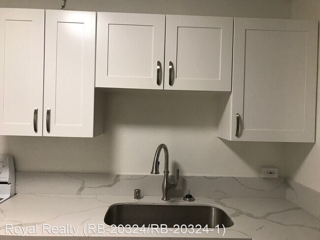 Building Photo - 2 br, 2 bath House - 204 Kapahulu Avenue #103