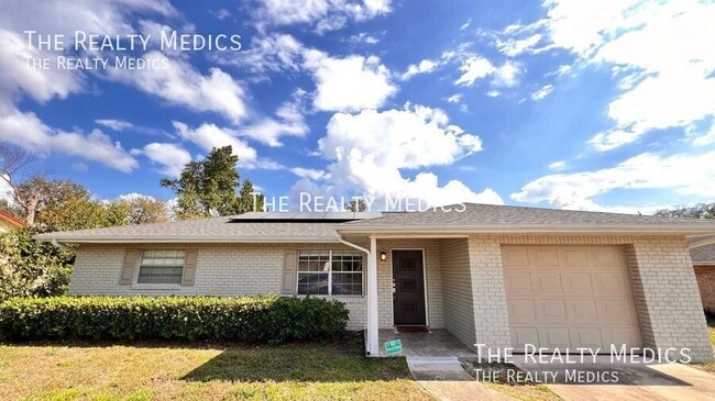 Building Photo - Charming 2-Bedroom Home with Solar Panels ...