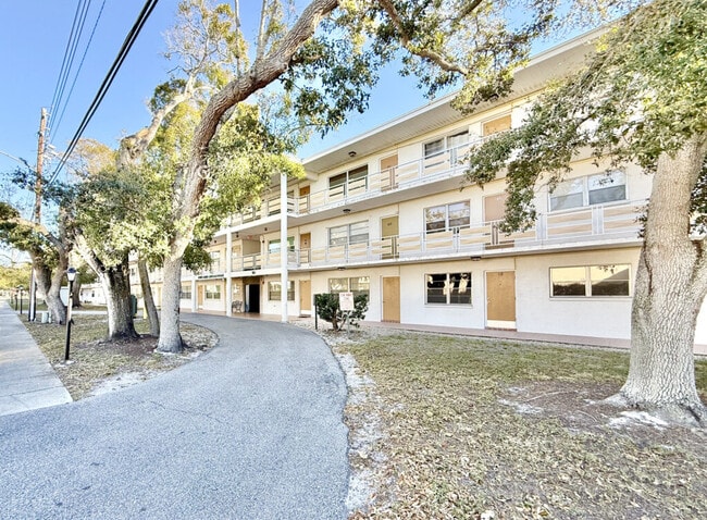 Building Photo - 911 Washington Ave SW