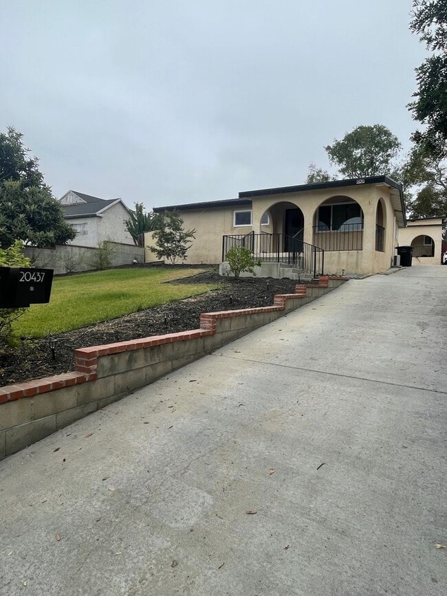 Building Photo - Beautifully Upgraded 3bed 2 bath Front House
