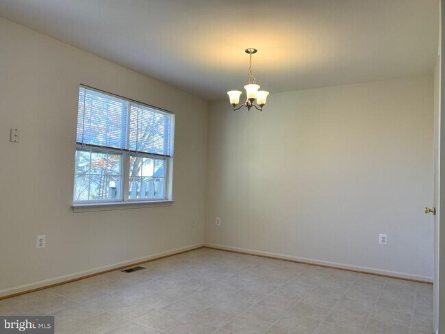 Foto del edificio - 211 Merrill Ct