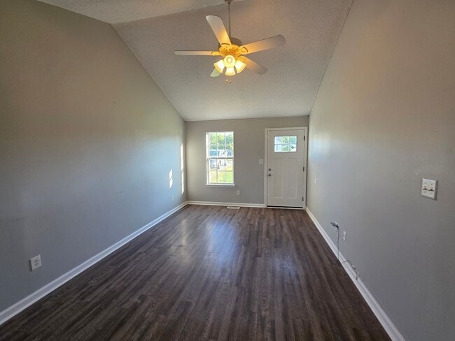 Building Photo - Comfort and Convenience Ranch Home Awaits