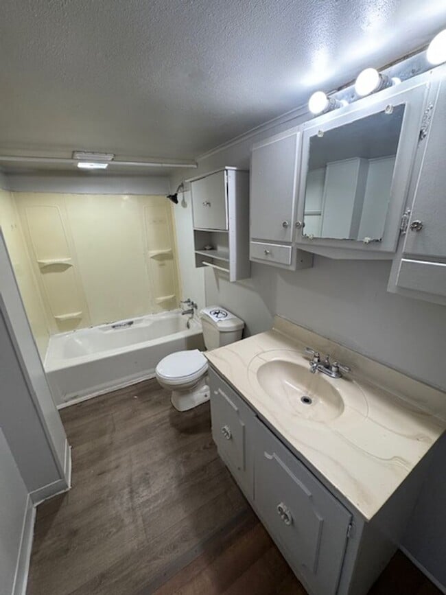 Foto del edificio - 1342 Guthrie St