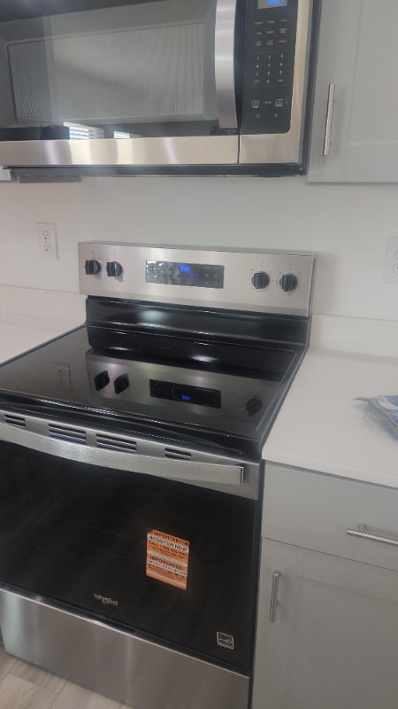 Foto del edificio - 4381 Riverbend Blvd