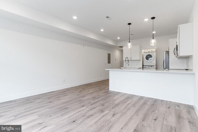 Foto del edificio - 2429 W Thompson St